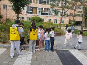 학생자치회 주관 '깨끗한 학교 만들기' 행사